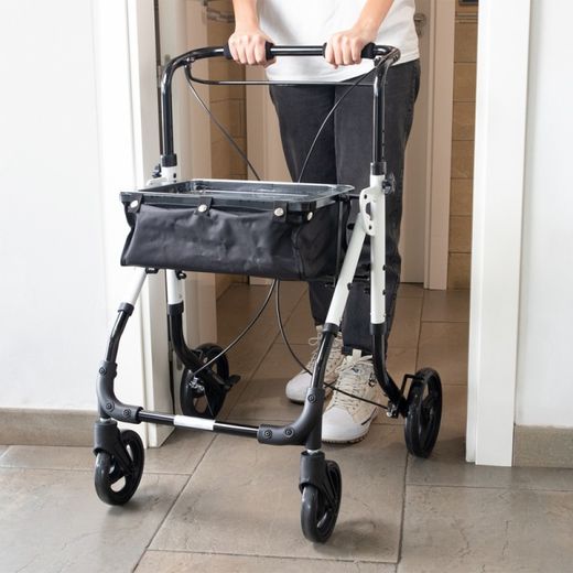 Andador plegable de aluminio, Empuñadura monomando ,Con bolsa y bandeja