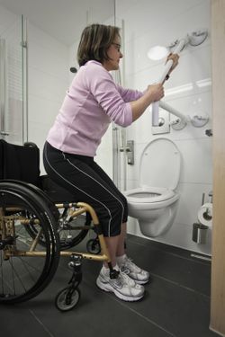 Apoyo QuattroPower asidera de baño  - 565 mm - con mango