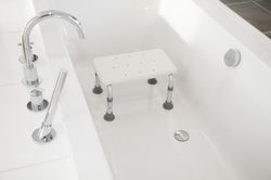 Peldaño ajustable para bañera