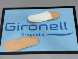 Plantillas de EVA,etilvinilacatato, personalizadas a su medida con estudio de la pisada y la marcha.