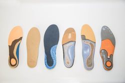 Plantillas deportivas de alto rendimiento, personalizadas a su medida con estudio de la pisada y la marcha.