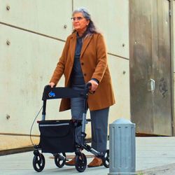 Caminador, andador rollator magnum gran capacidad