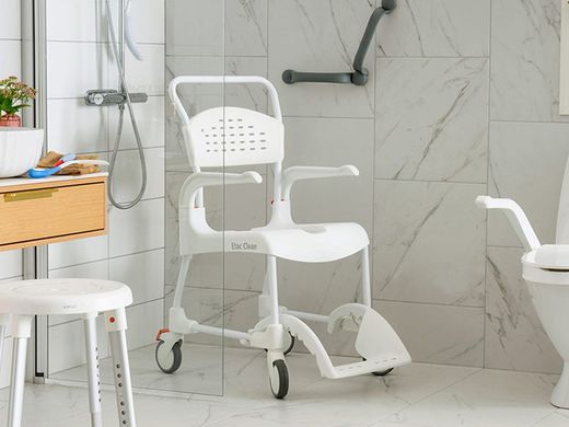 Silla 'clean' AD828 con DOS frenos