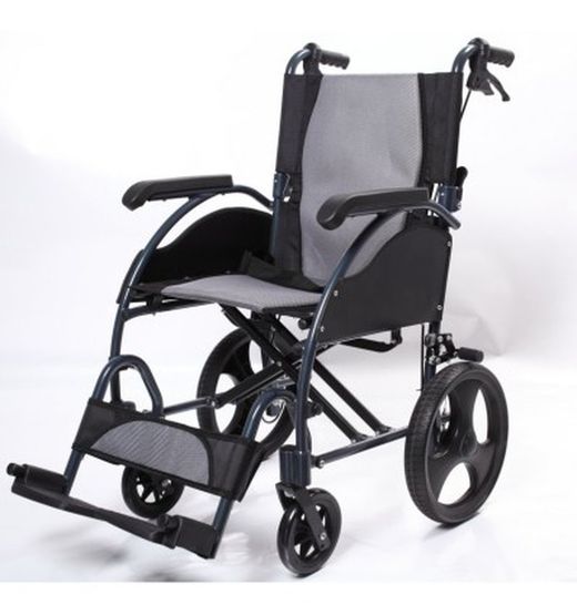 Silla de ruedas con freno empuñadura y respaldo partido
