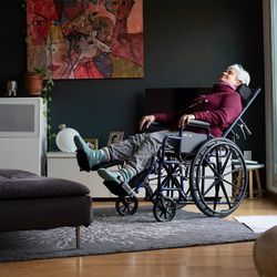 Silla de ruedas de acero plegable con respaldo reclinable PC 15/151