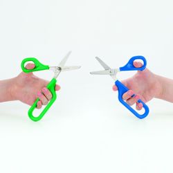 Tijera puntiaguda con ojo grande y ojo pequeño para zurdos, 45 mm.